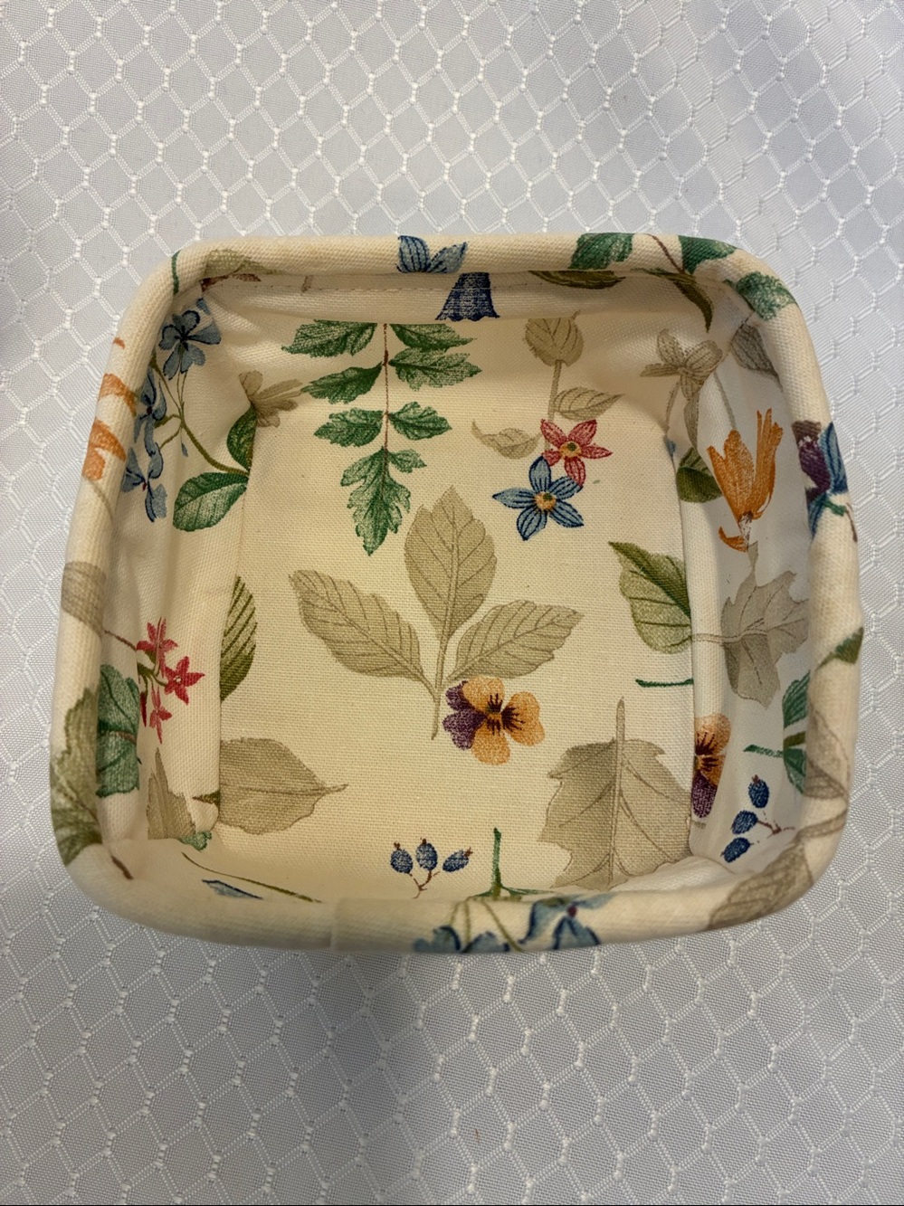 Longaberger Tarragon Basket, Protector, Liner and Lid EUC - Picture 8 of 10